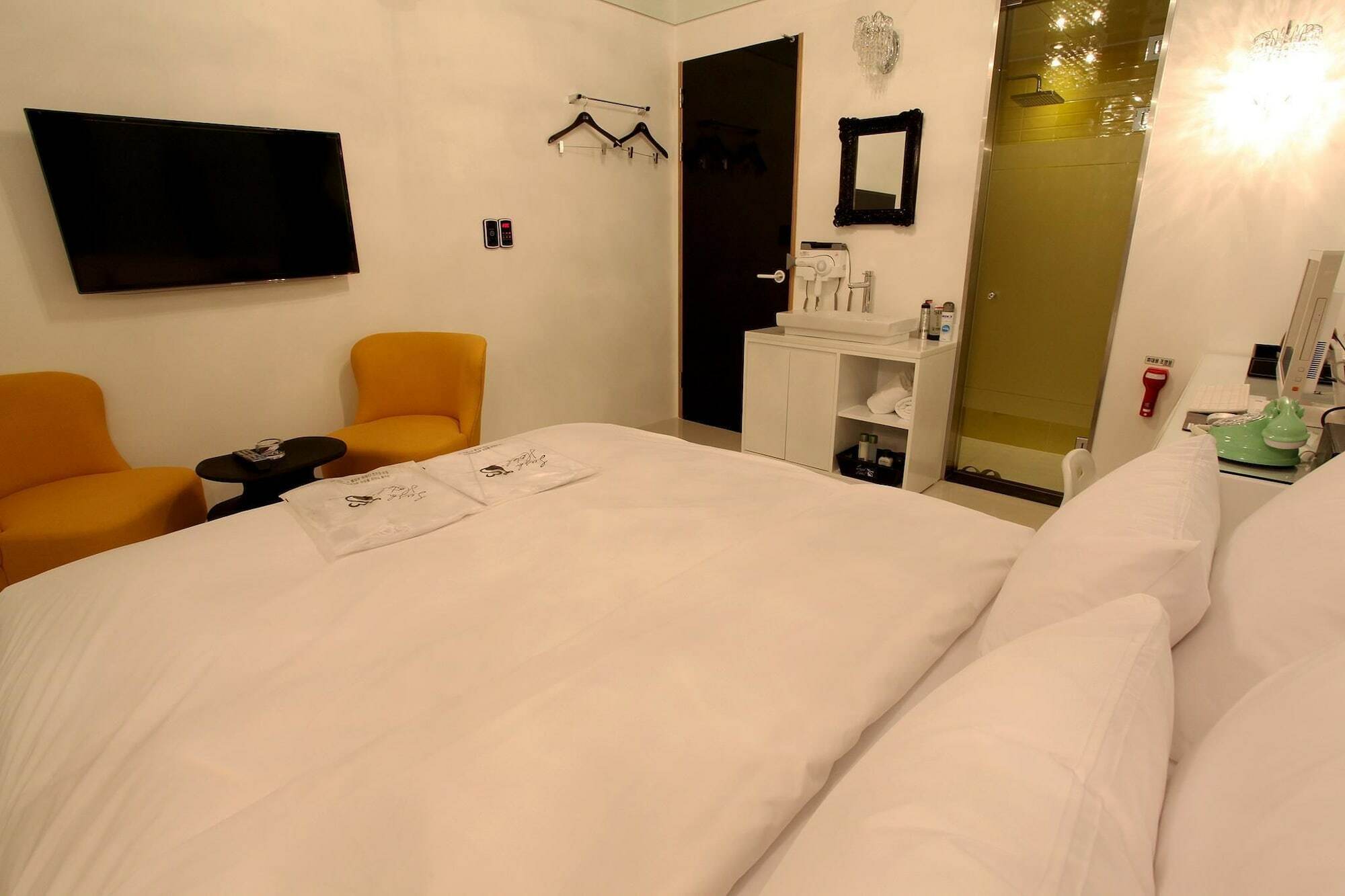 Lush Hotel Seoel Buitenkant foto